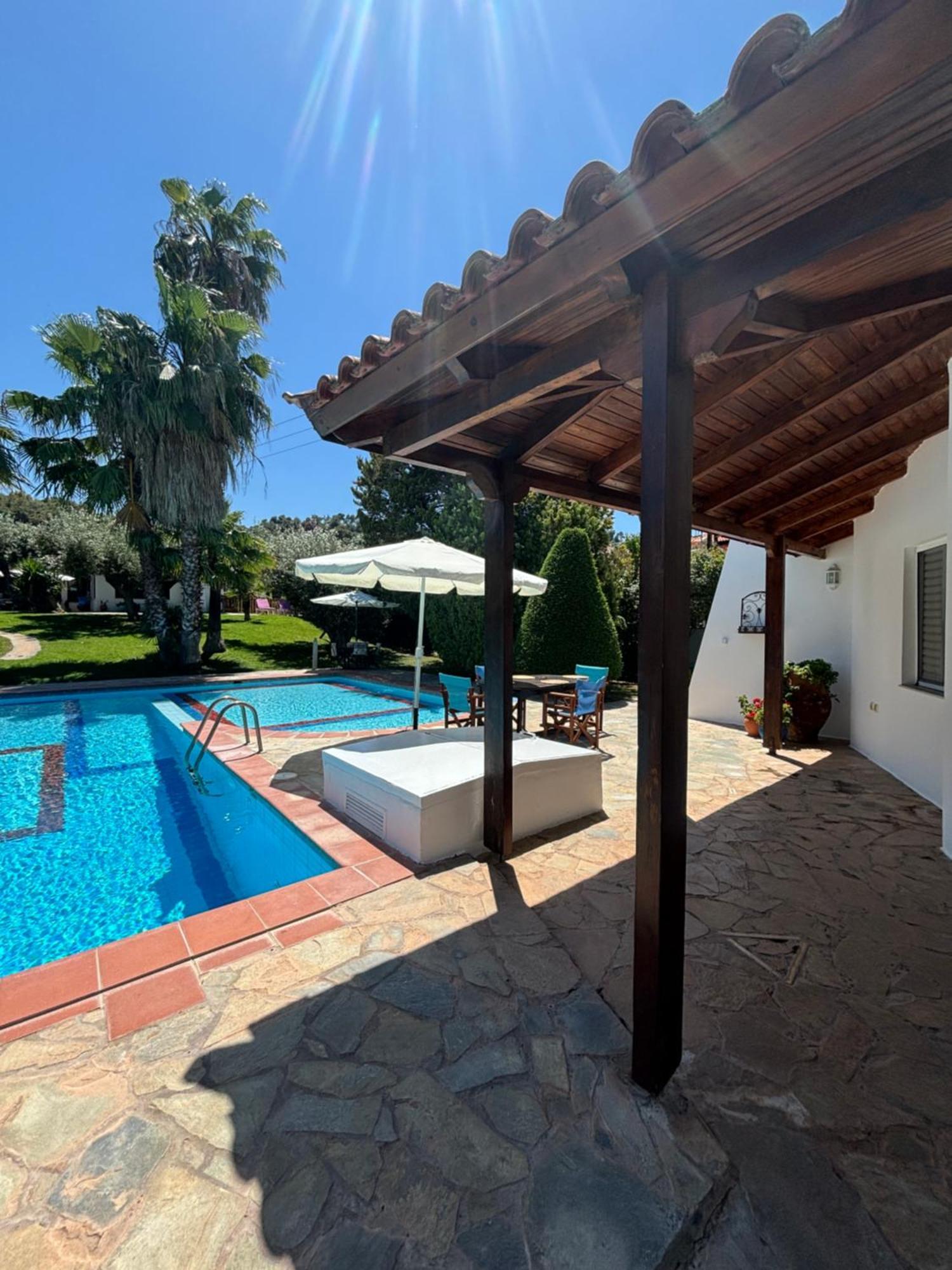 Country House With Pool And Big Garden Oropos Exteriör bild