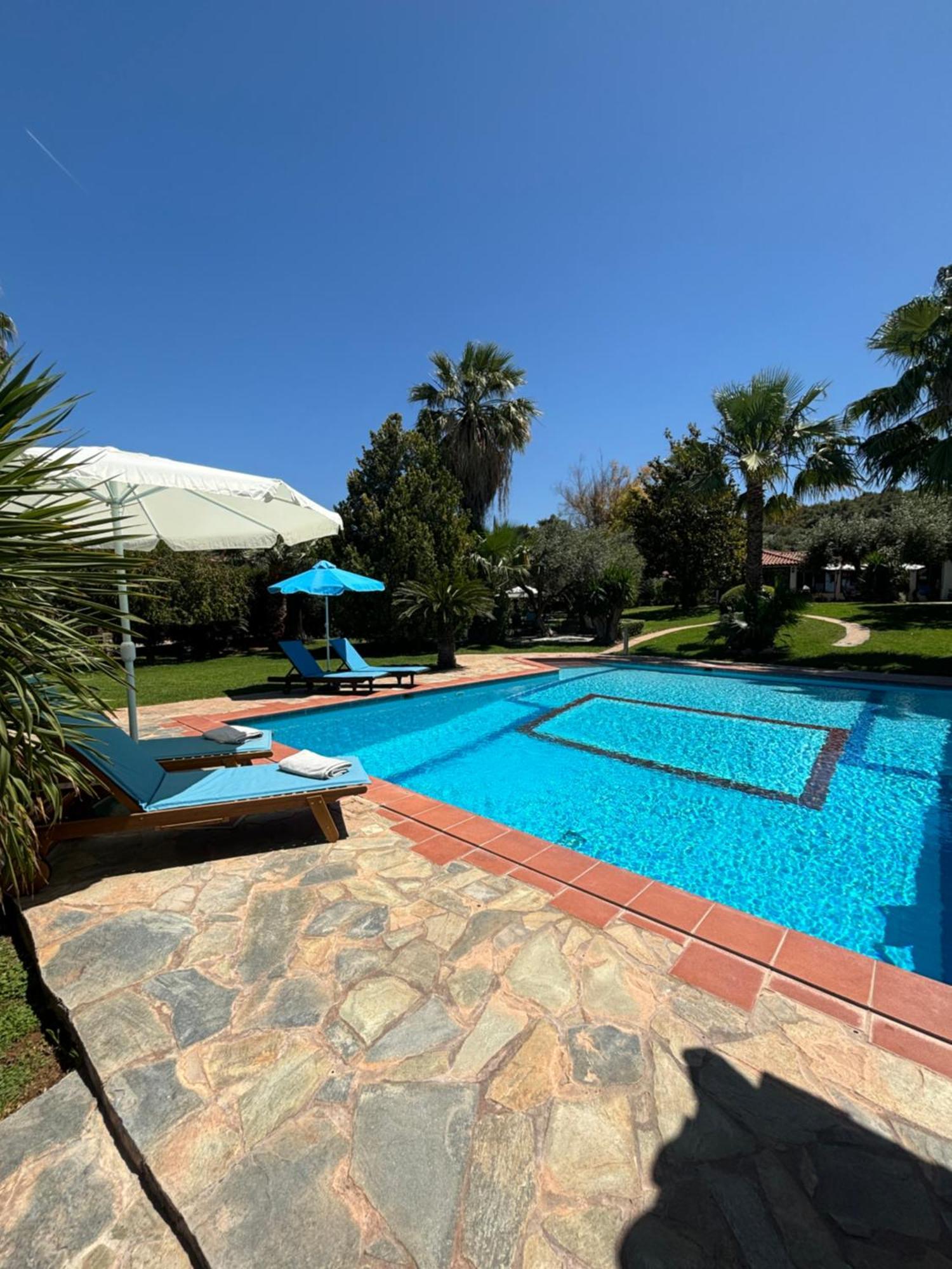 Country House With Pool And Big Garden Oropos Exteriör bild