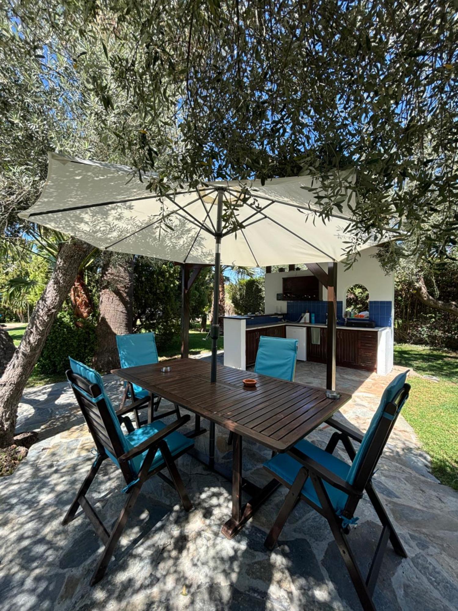Country House With Pool And Big Garden Oropos Exteriör bild